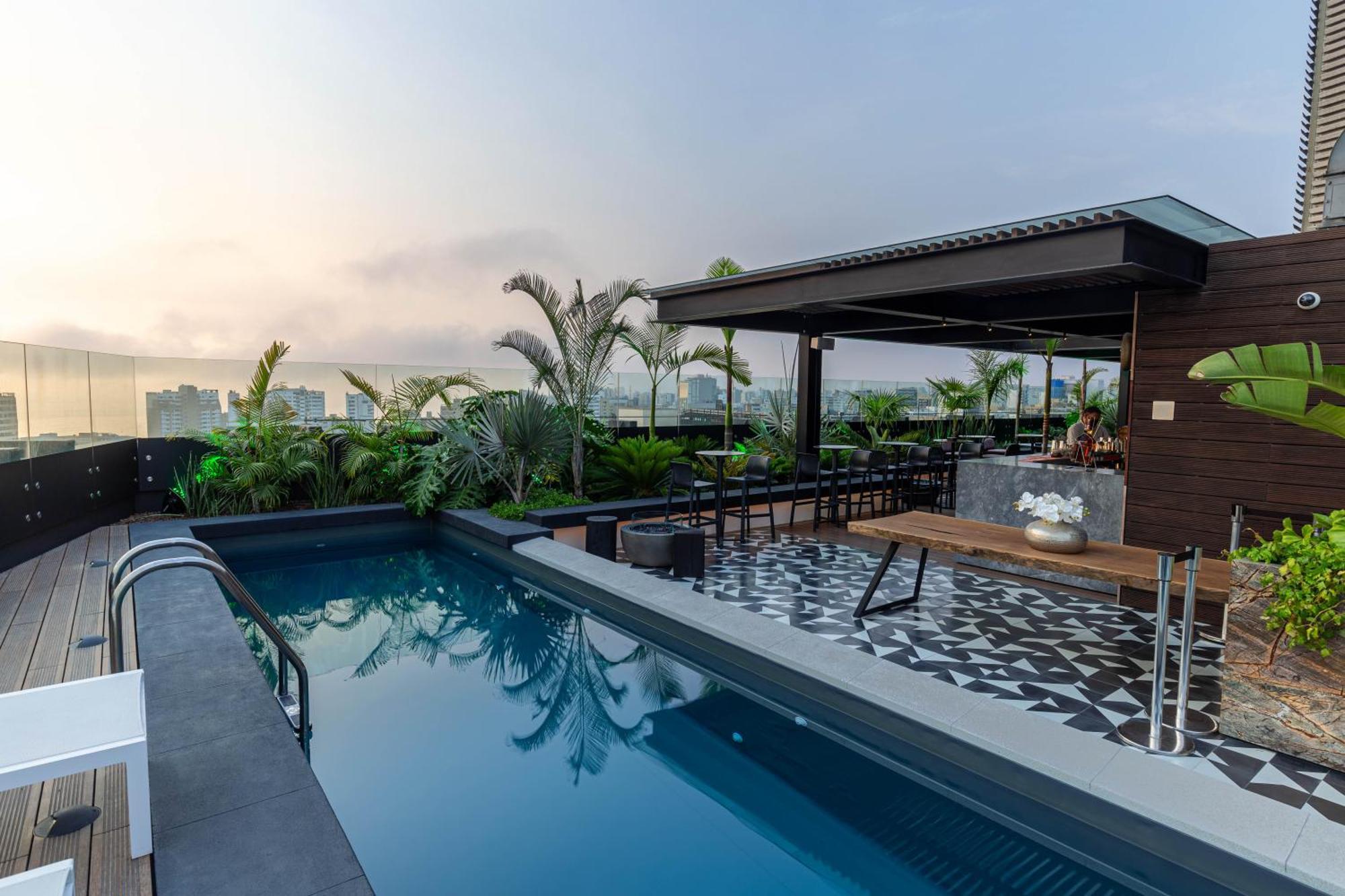 Pullman Lima Miraflores 외부 사진 Rooftop pool at the hotel
