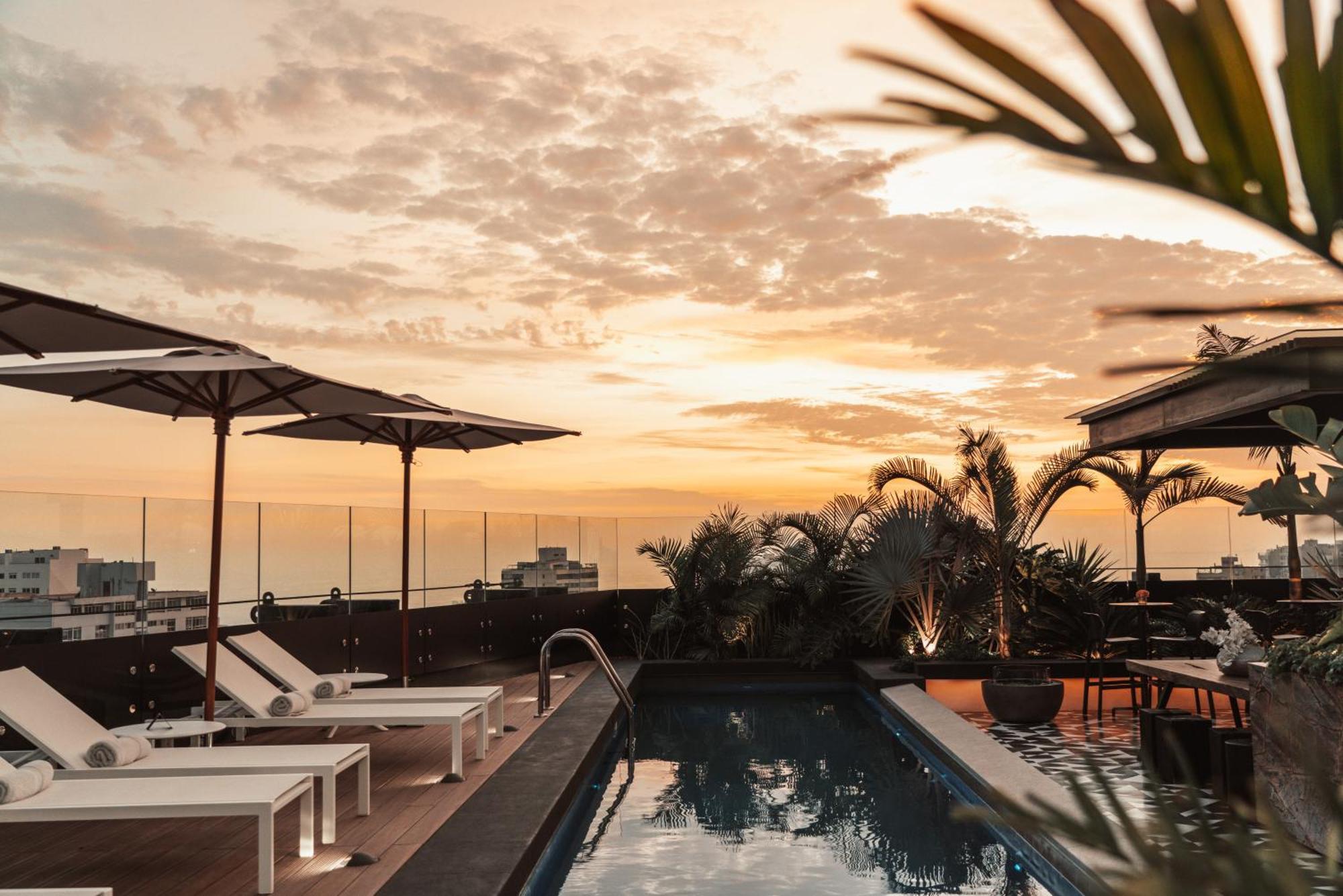 Pullman Lima Miraflores 외부 사진 Rooftop pool at the hotel