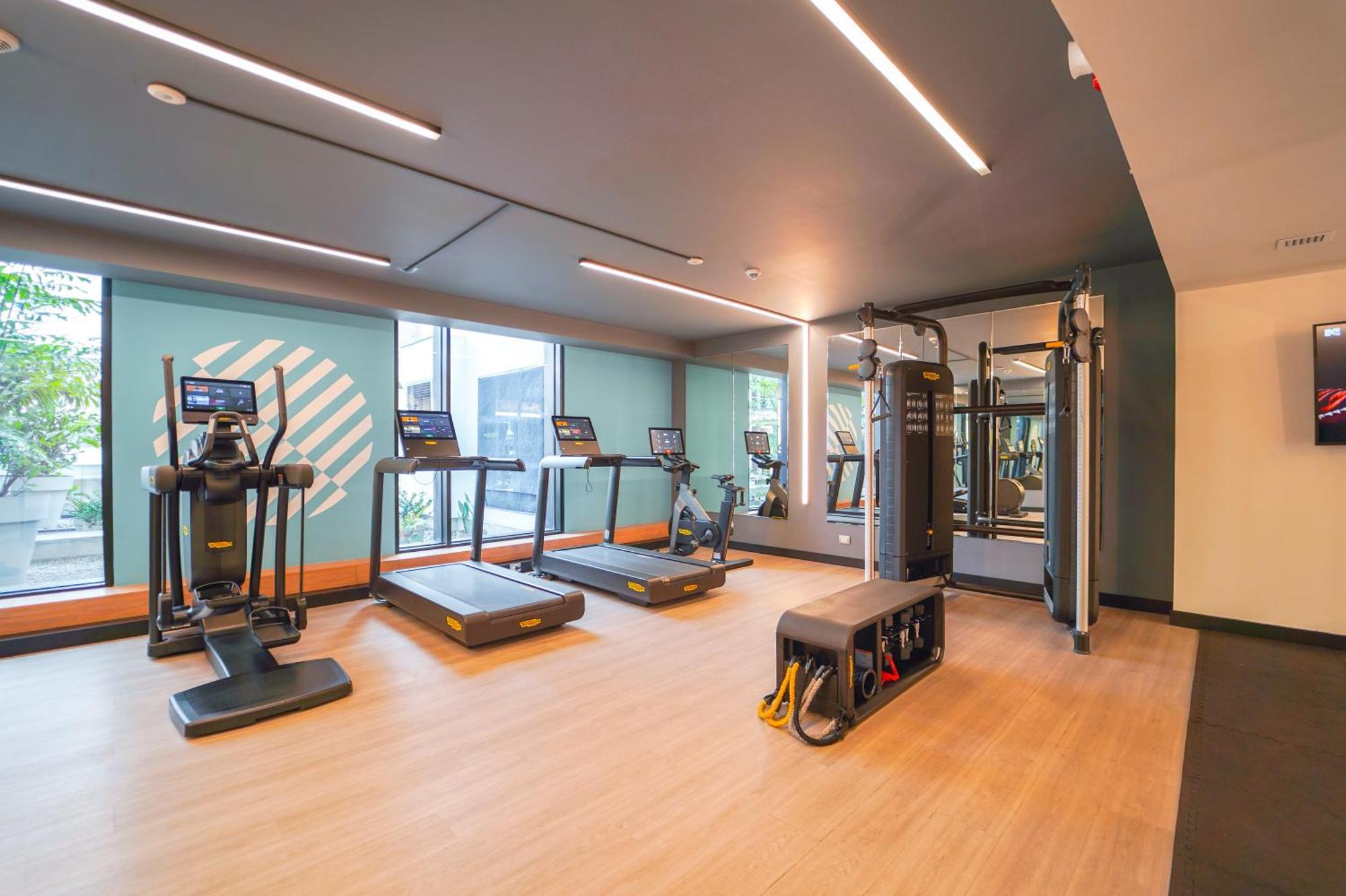Pullman Lima Miraflores 외부 사진 The gym at the hotel