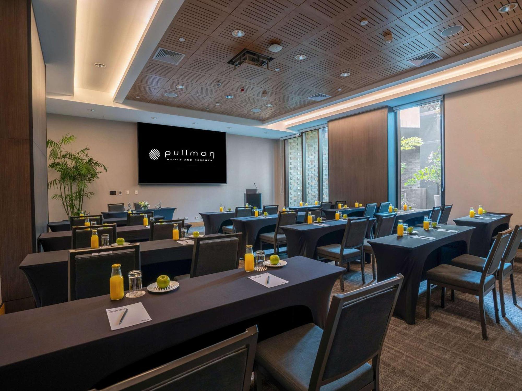 Pullman Lima Miraflores 외부 사진 The meeting room at Pullman Tokyo Bay